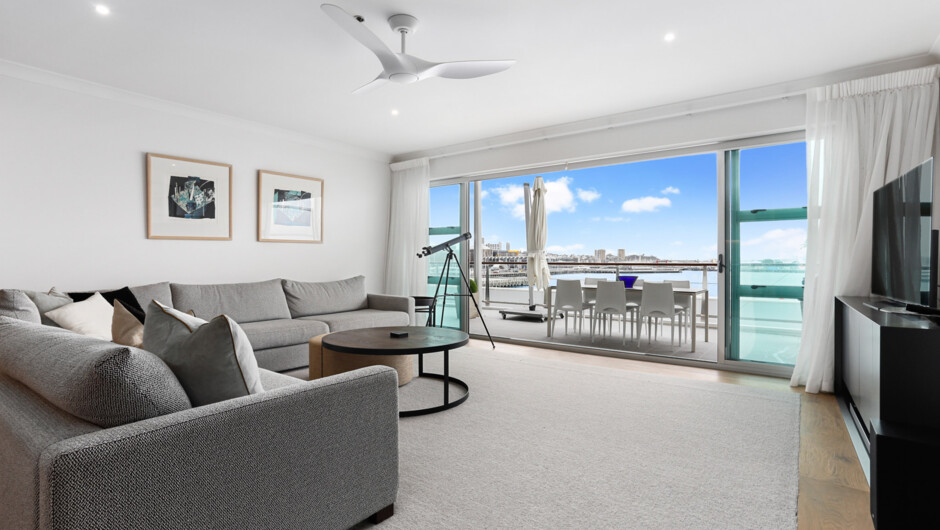 Princes Wharf Apartments by Urban Rest - Living Room