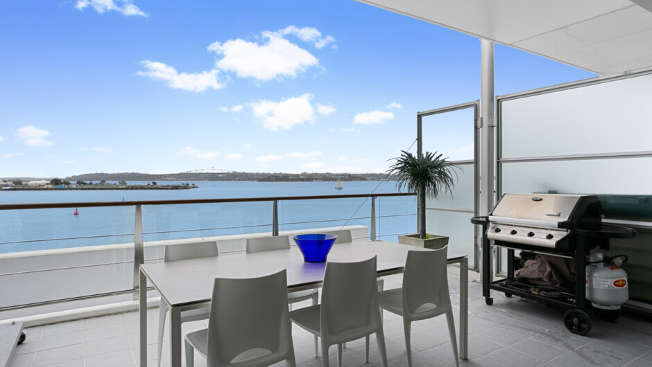 Princes Wharf Apartments by Urban Rest - Balcony