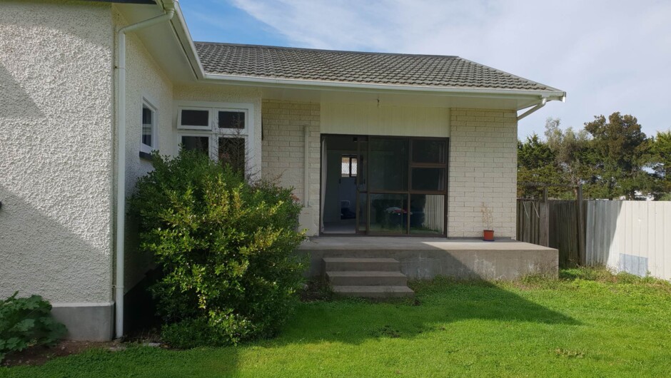 Front Entrance to Oakleigh Airbnb Flatette