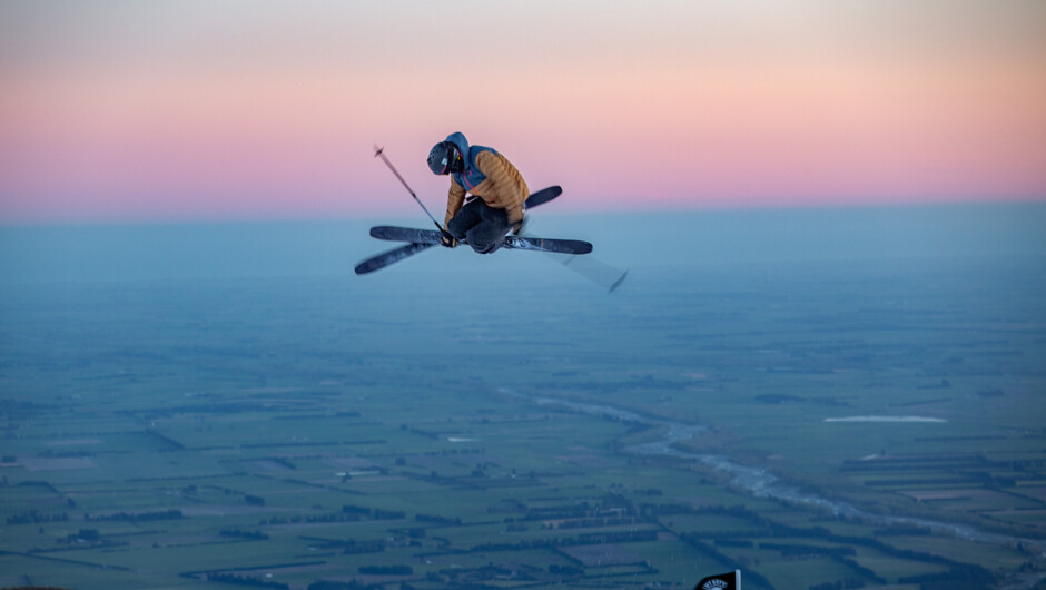 Sunset skiing at Mt Hutt