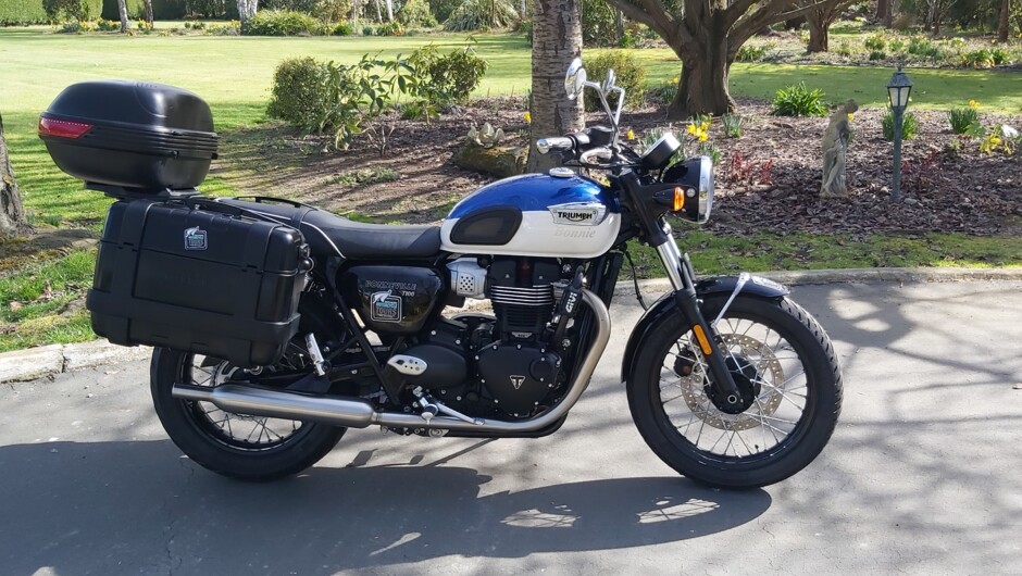 Triumph Bonneville T100 'Bonnie'