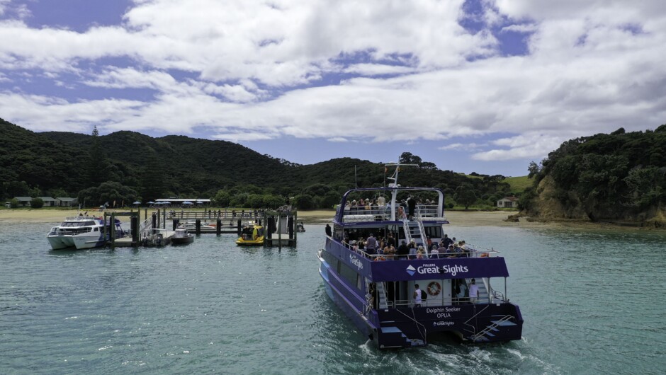 Cruising into Otehei Bay