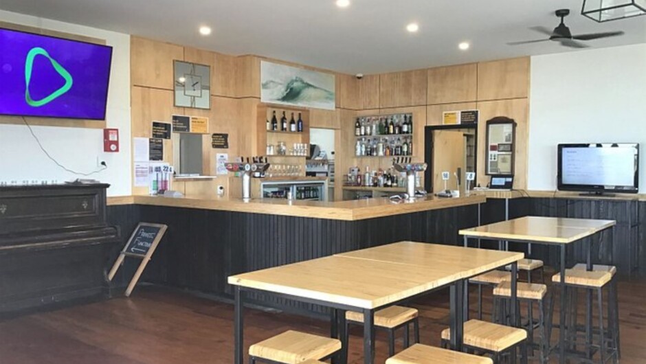 Lake Ferry Hotel Bar