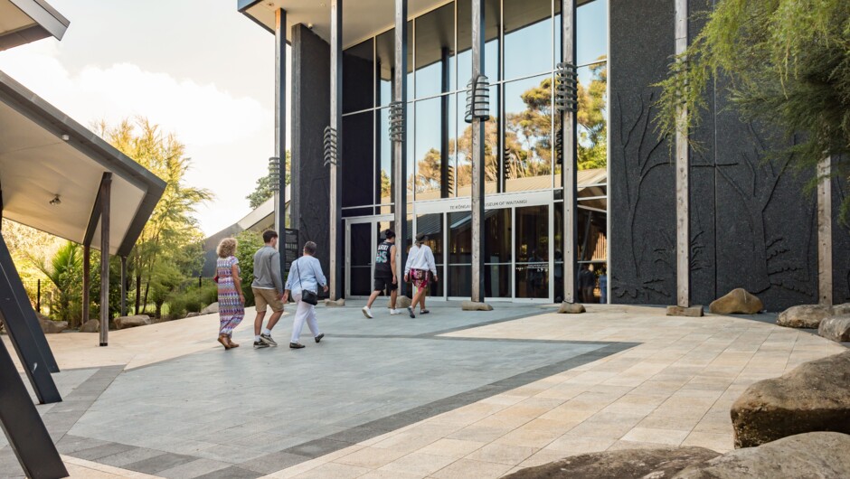 Te Kōngahu Museum of Waitangi Entrance