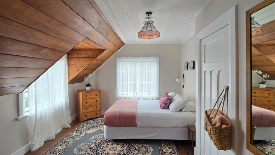 The Mānawa Room - Queen Room on the First Floor at Riverhead Villa