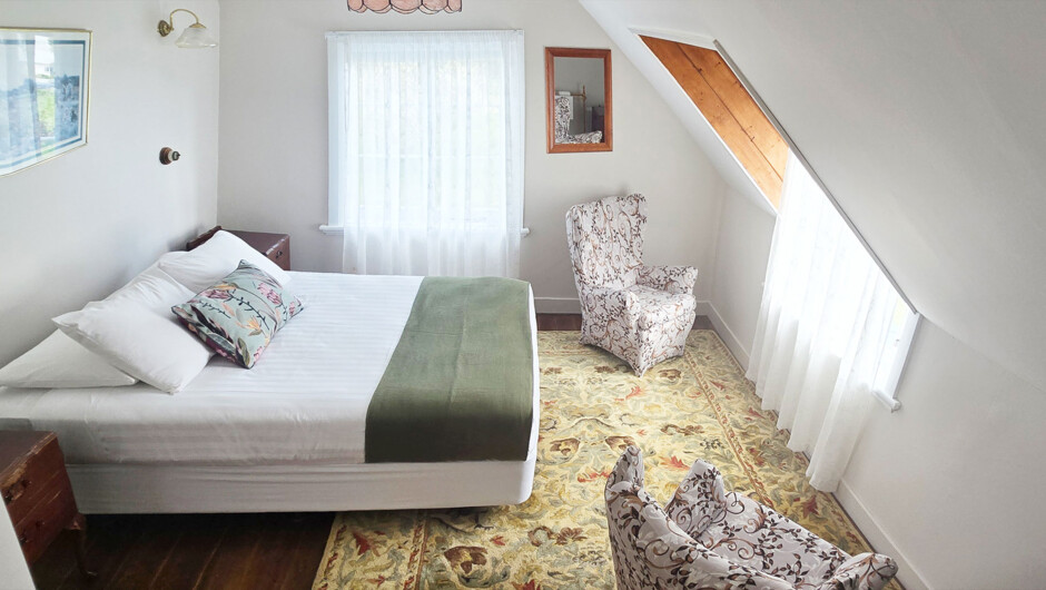 The Kauri Room - Queen Room on the First Floor at Riverhead Villa