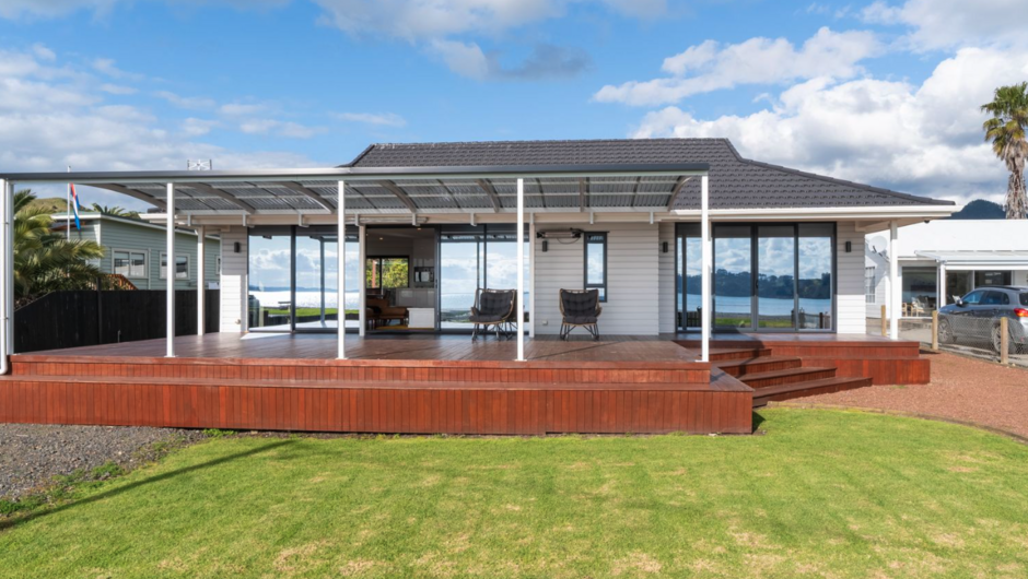 Kawakawa Bay Beach Bliss - Auckland Holiday Home