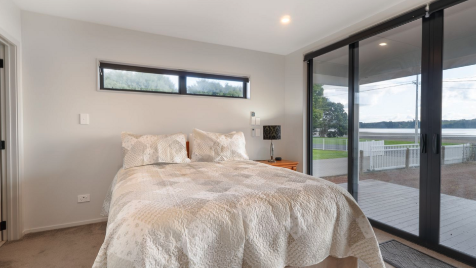 Kawakawa Bay Beach Bliss - Auckland Holiday Home