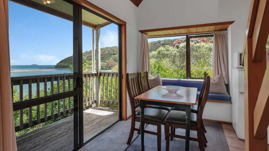 Macrocarpa Cottage - Cable Bay Holiday Home