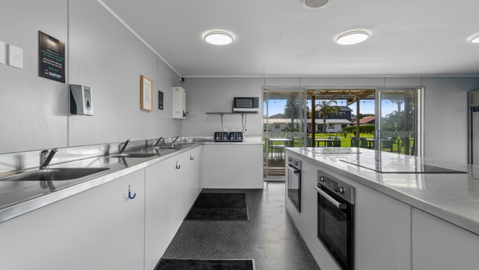 Tasman Holiday Parks - Beachaven Camp Kitchen