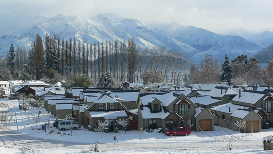 Wanaka Luxury apartments mid winter