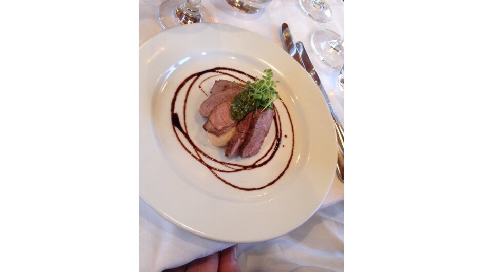 Entree
Central Otago Merino lamb loin on Parisian potatoes
bound with smoked paprika aioli finished with fresh mint pesto and micro cress.
(GF, DF)