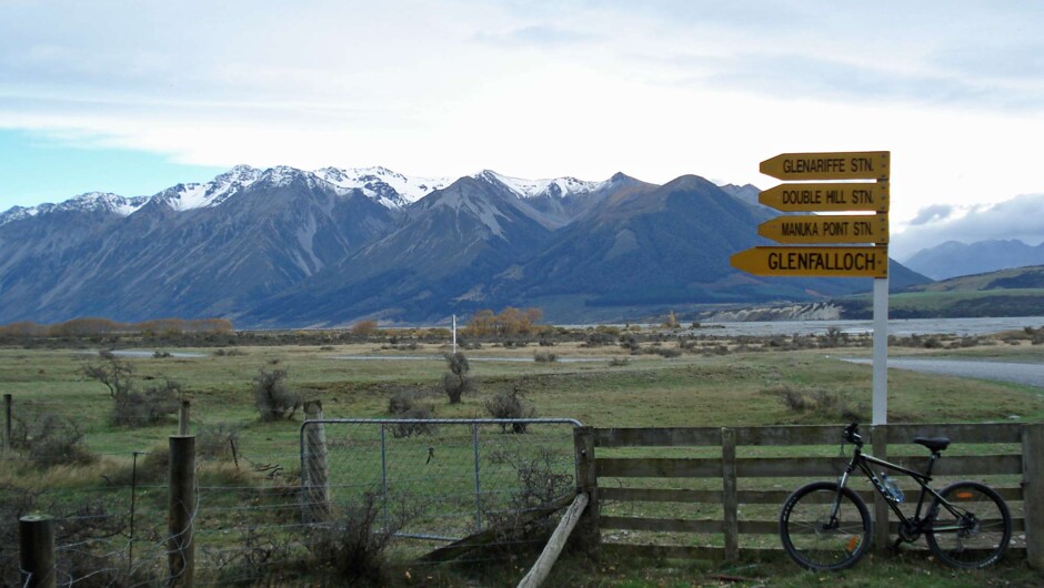 Cycling up the Rakaia Valley