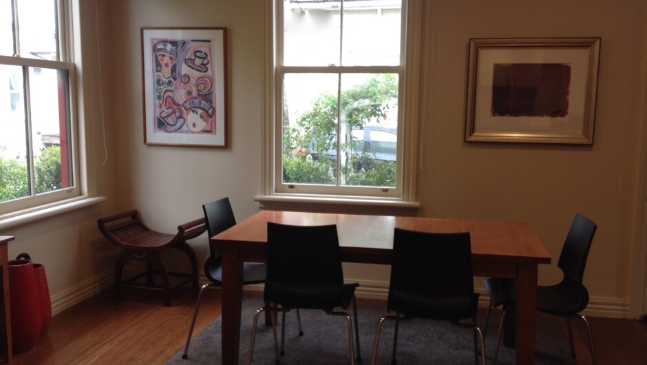 Wellington City Townhouse - dining area