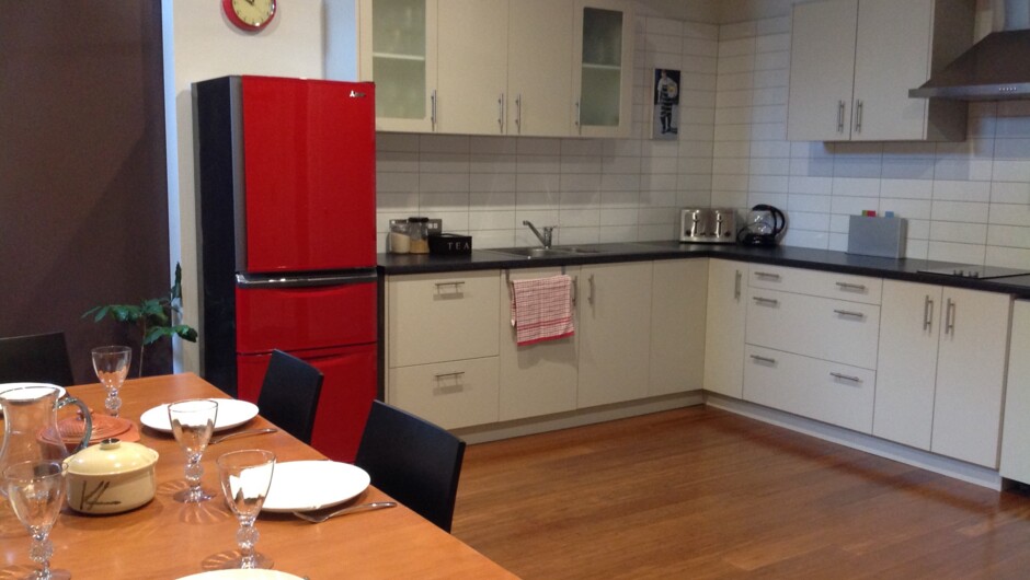 Wellington City Townhouse - entertainers kitchen