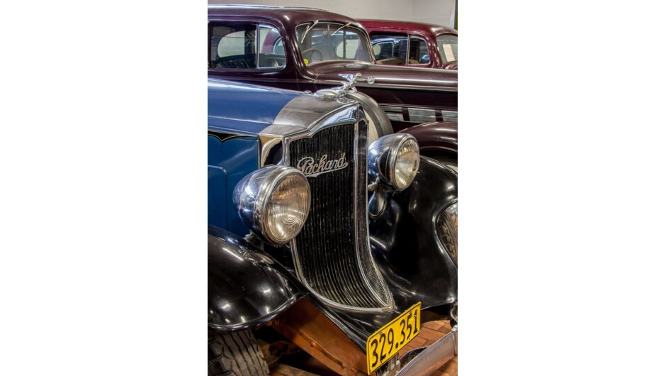 1932 Packard Model 900 Coupe Sedan ( Shovel-Nose)