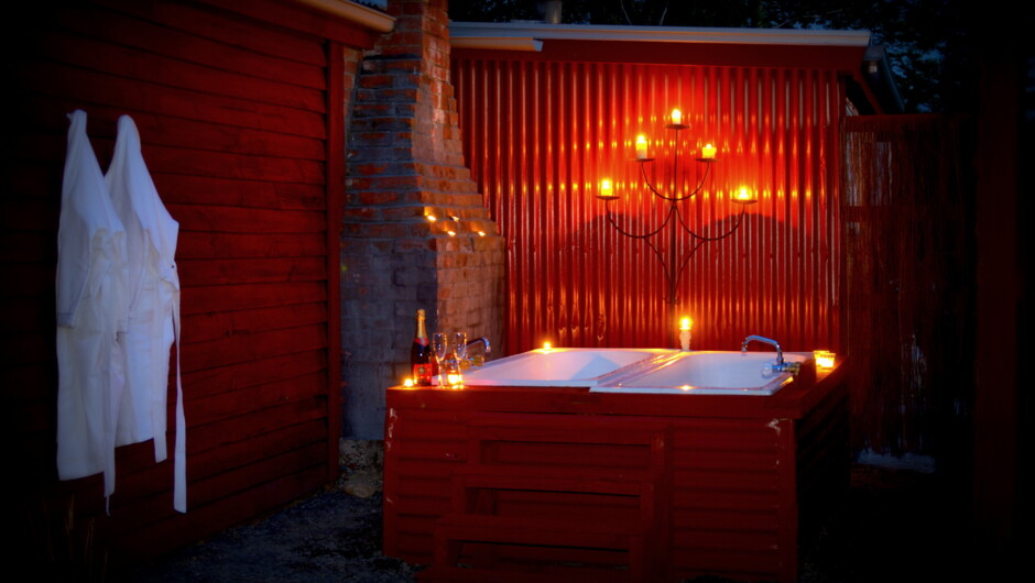 Outdoor Stargazing Baths.